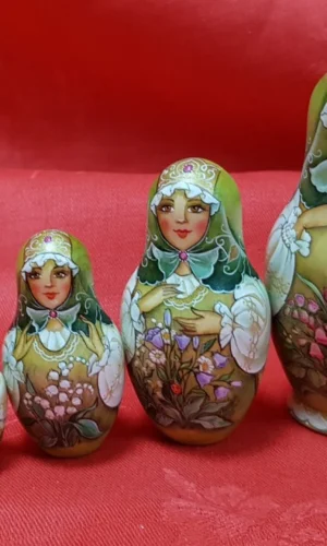 Matriochka aux fleurs